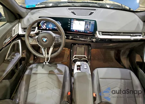 2025 BMW X1 xDrive28I z USA, uszkodzony, nr VIN WBX73EF04S5212631